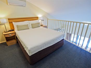 Oaks Waterfront Resort - The Entrance - Brisbane 4u 8