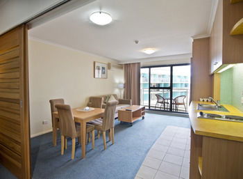 Oaks Waterfront Resort - The Entrance - Brisbane 4u 24
