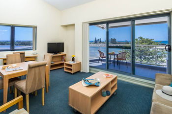 Oaks Waterfront Resort - The Entrance - Brisbane 4u 42