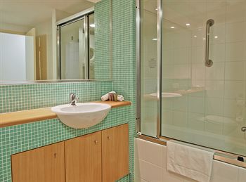 Oaks Waterfront Resort - The Entrance - Brisbane 4u 2