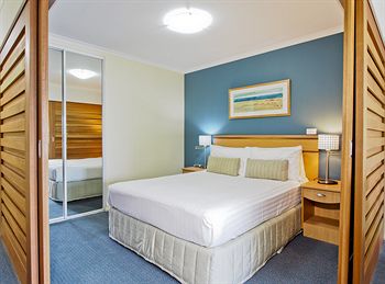 Oaks Waterfront Resort - The Entrance - Brisbane 4u 3