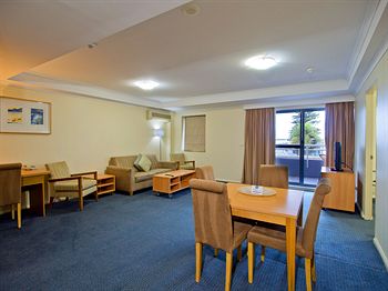 Oaks Waterfront Resort - The Entrance - Brisbane 4u 6