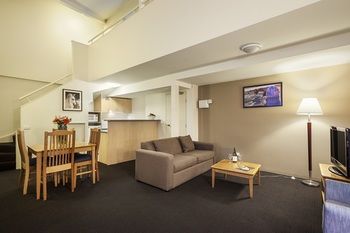 APX Parramatta - Brisbane 4u 10