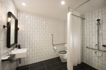 DoubleTree By Hilton Hotel Melbourne - Flinders Street - Tourism Brisbane 4