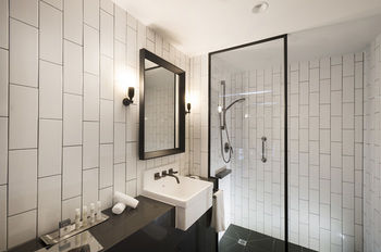 DoubleTree By Hilton Hotel Melbourne - Flinders Street - Tourism Brisbane 14