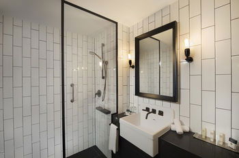 DoubleTree By Hilton Hotel Melbourne - Flinders Street - Tourism Brisbane 15