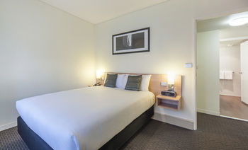 Ibis Melbourne Hotel And Apartments - Tourism Brisbane 11
