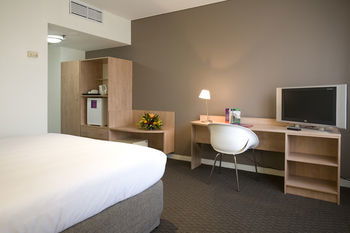 Ibis Melbourne Hotel And Apartments - Tourism Brisbane 16