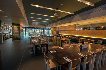 Alpha Hotel Eastern Creek - Brisbane 4u 24