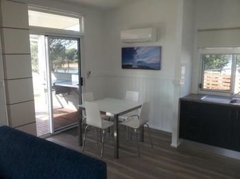 Sydney Lakeside Holiday Park - Brisbane 4u 1