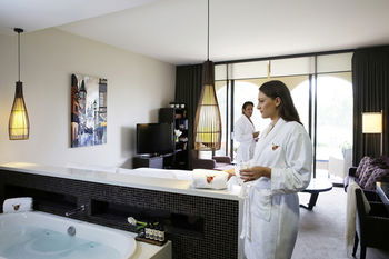 Chateau Elan - Brisbane Tourism 23