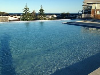 Caves Beachside Hotel - Brisbane Tourism 0