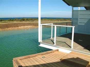 Caves Beachside Hotel - Brisbane Tourism 2