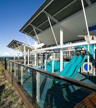 Caves Beachside Hotel - Brisbane Tourism 10