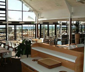 Caves Beachside Hotel - Brisbane Tourism 11