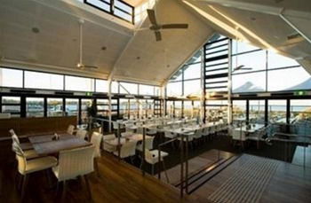 Caves Beachside Hotel - Brisbane Tourism 12