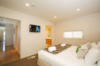 Caves Beachside Hotel - Brisbane Tourism 18