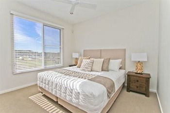 Caves Beachside Hotel - Brisbane Tourism 22