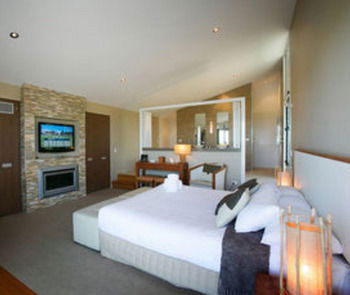 Caves Beachside Hotel - Brisbane Tourism 23