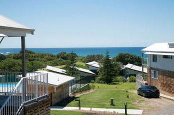 Caves Beachside Hotel - Brisbane Tourism 30