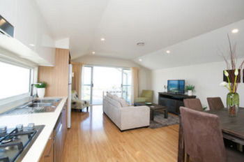 Caves Beachside Hotel - Brisbane Tourism 35