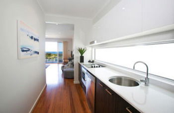 Caves Beachside Hotel - Brisbane Tourism 39