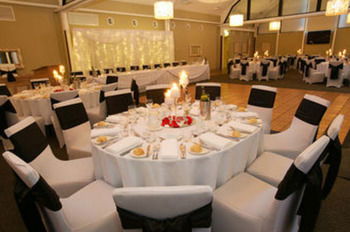 Caves Beachside Hotel - Brisbane Tourism 41