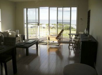 Caves Beachside Hotel - Brisbane Tourism 45