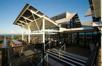 Caves Beachside Hotel - Brisbane Tourism 52