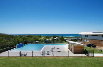 Caves Beachside Hotel - Brisbane Tourism 53