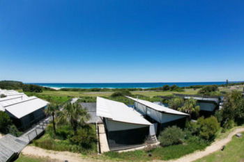 Caves Beachside Hotel - Brisbane Tourism 54
