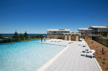 Caves Beachside Hotel - Brisbane Tourism 57
