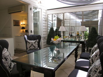 Andre's Mews Luxury Serviced Apartments - Brisbane 4u 4