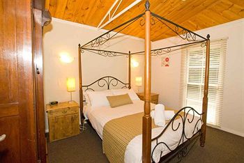 Hill 'N' Dale Farm Cottages - Brisbane 4u 4