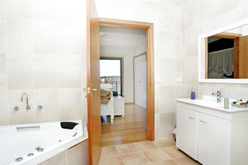 Lavender House B&B - Tourism Brisbane 7