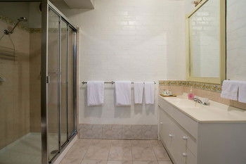 A Camelot Tower & Penthouse - Tourism Brisbane 29