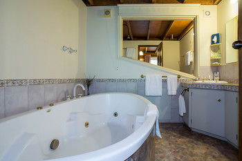 A Camelot Tower & Penthouse - Tourism Brisbane 50