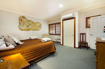 Artisan Spa Views - Brisbane 4u 4