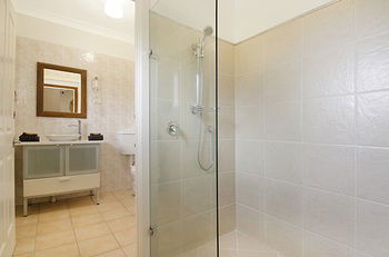 Artisan Spa Views - Brisbane 4u 7
