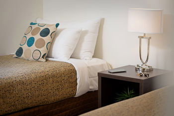 Apartments @ Glen Waverley - Brisbane 4u 7