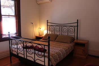 Burwood Bed And Breakfast - Tourism Brisbane 4