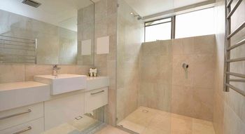 Saks On Hastings - Brisbane 4u 8