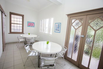 Sinclairs Bondi - Brisbane 4u 4