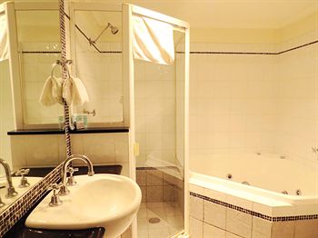 Waldorf Randwick Serviced Apartments - Tourism Brisbane 0