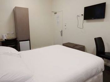 Naughtons Parkville Hotel - Tourism Brisbane 4