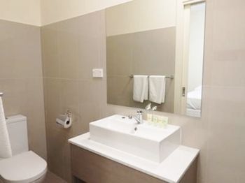Naughtons Parkville Hotel - Tourism Brisbane 10