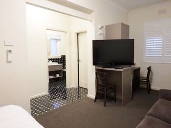Naughtons Parkville Hotel - Tourism Brisbane 32