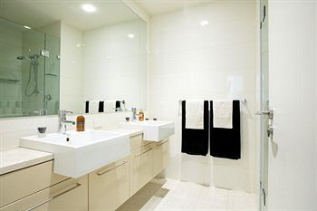 Wyndel Apartments - Clarke Street - Tourism Brisbane 11