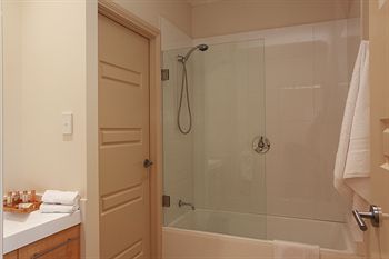 H Boutique Hotel - Brisbane Tourism 4