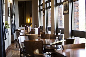Pymble Hotel - Tourism Brisbane 9